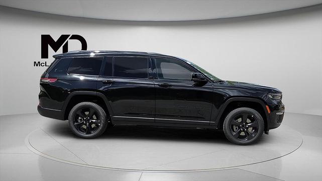 Photo of 2025 Diamond Black Crystal Pearlcoat Jeep Grand Cherokee L