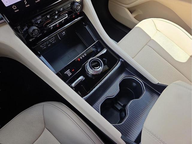Photo of 2025 Diamond Black Crystal Pearlcoat Jeep Grand Cherokee L