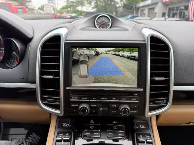 Photo of 2016 Gray Porsche Cayenne