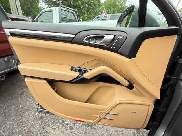 Photo of 2016 Gray Porsche Cayenne