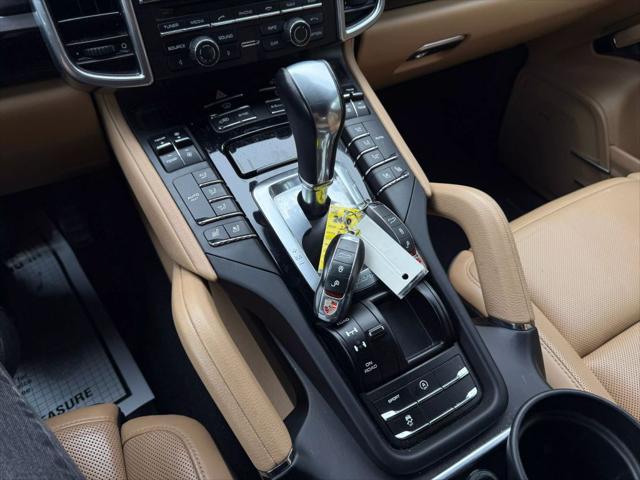 Photo of 2016 Gray Porsche Cayenne