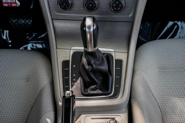 Photo of 2017 Pure White Volkswagen Golf
