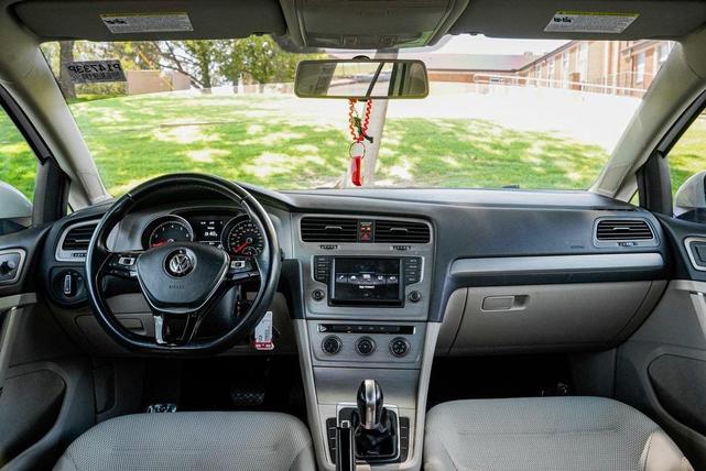 Photo of 2017 Pure White Volkswagen Golf