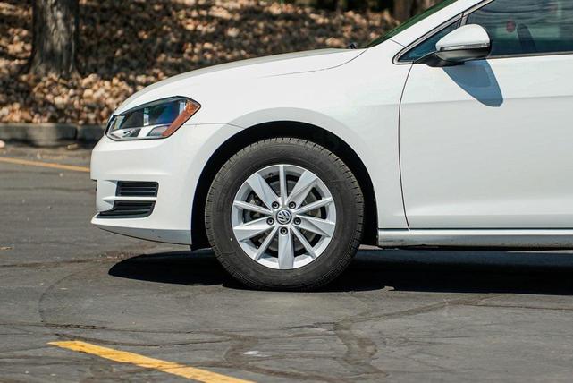 Photo of 2017 Pure White Volkswagen Golf