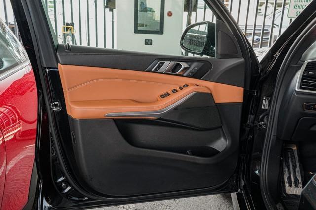 Photo of 2023 Black Sapphire Metallic BMW X5
