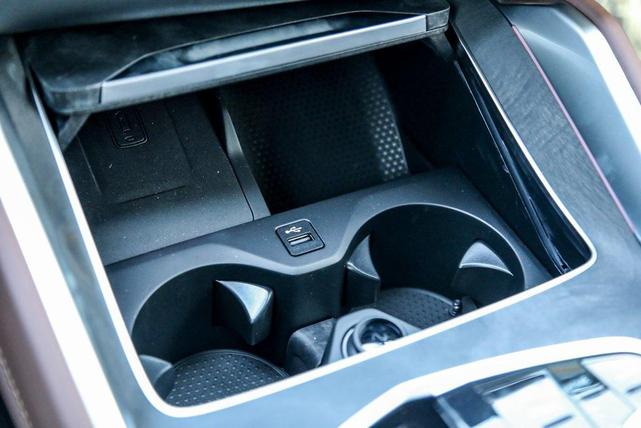 Photo of 2026 Mineral White Metallic BMW X6