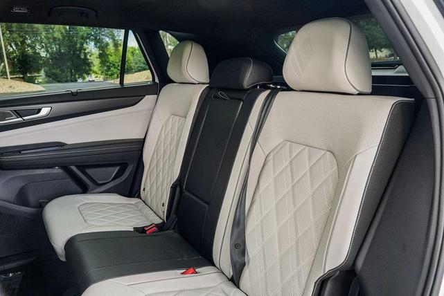 Photo of 2025 Pure White Volkswagen Atlas Cross Sport