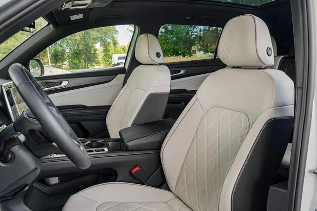 Photo of 2025 Pure White Volkswagen Atlas Cross Sport