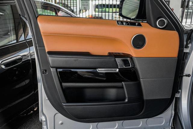 Photo of 2018 Indus Silver Metallic Land Rover Range Rover Sport