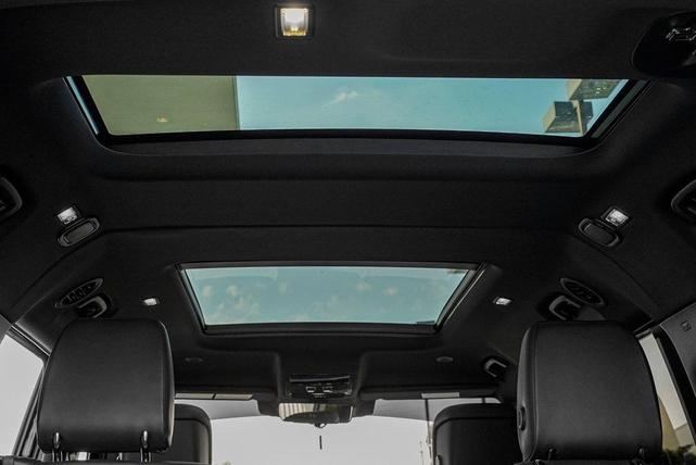 Photo of 2025 Santorini Black Metallic Land Rover Defender