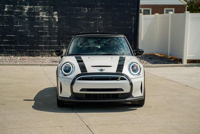 Photo of 2023 White Silver MINI Hardtop