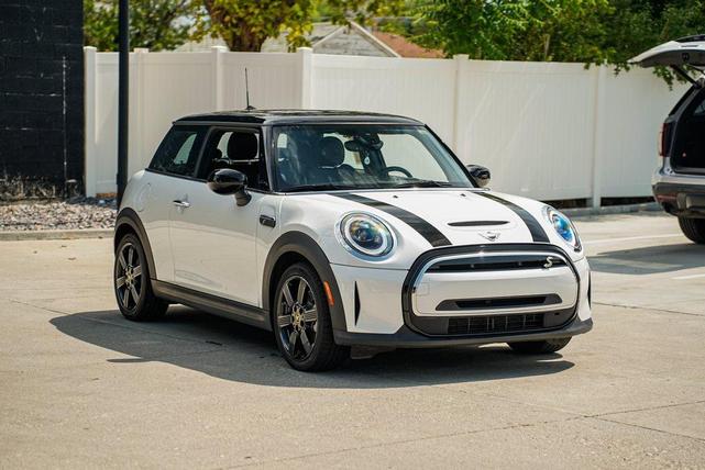 Photo of 2023 White Silver MINI Hardtop