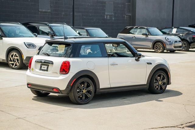 Photo of 2023 White Silver MINI Hardtop