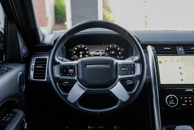 Photo of 2023 Gray Land Rover Discovery