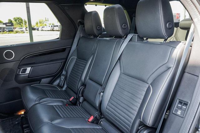 Photo of 2023 Gray Land Rover Discovery