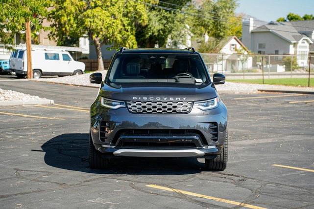 Photo of 2023 Gray Land Rover Discovery