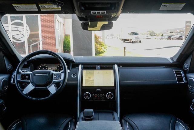Photo of 2023 Gray Land Rover Discovery