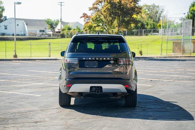 Photo of 2023 Gray Land Rover Discovery