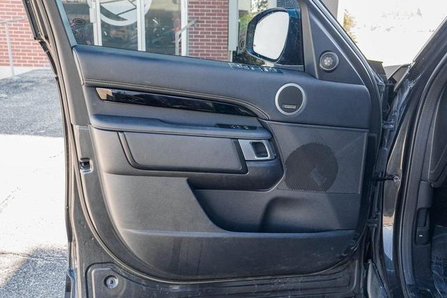Photo of 2023 Gray Land Rover Discovery