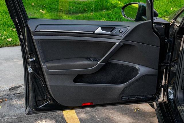 Photo of 2017  Volkswagen Golf GTI