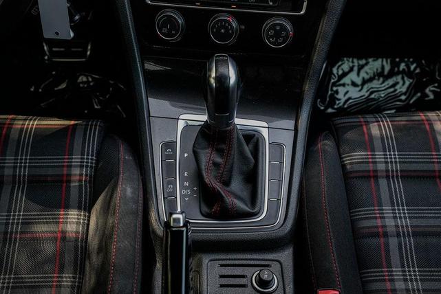 Photo of 2017  Volkswagen Golf GTI