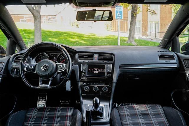 Photo of 2017  Volkswagen Golf GTI