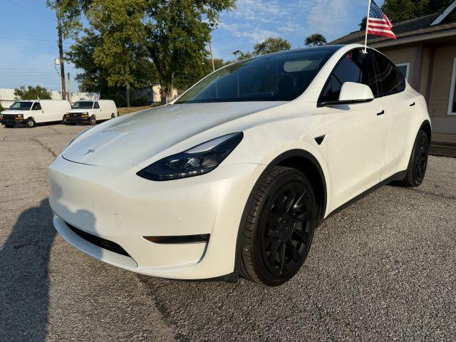 Photo of 2020 White Tesla Model Y