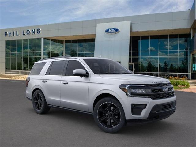 Photo of 2024 Iconic Silver Metallic Ford Expedition