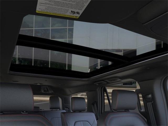 Photo of 2024 Iconic Silver Metallic Ford Expedition