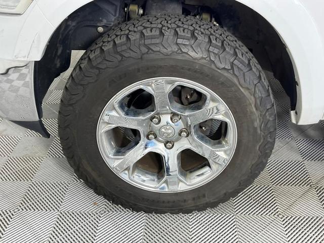 Photo of 2018 Bright White Clearcoat RAM 1500