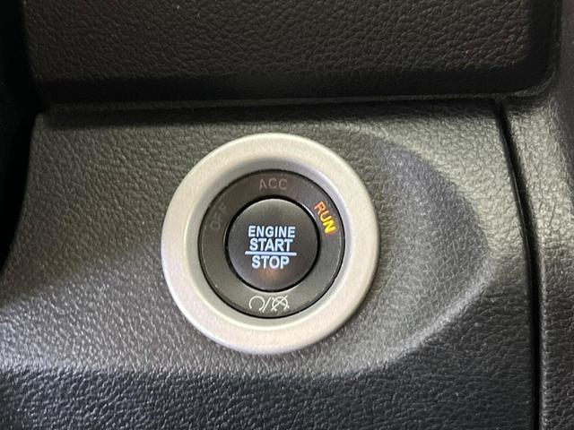 Photo of 2018 Bright White Clearcoat RAM 1500