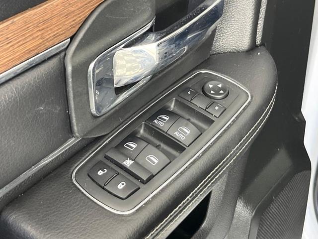 Photo of 2018 Bright White Clearcoat RAM 1500