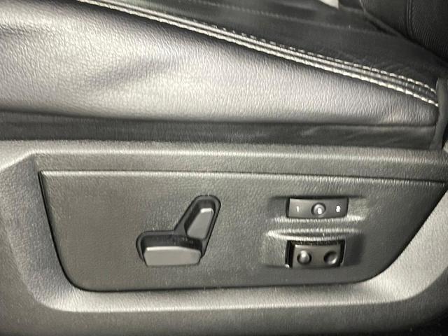 Photo of 2018 Bright White Clearcoat RAM 1500