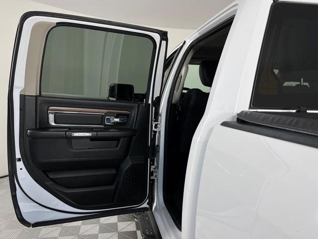 Photo of 2018 Bright White Clearcoat RAM 1500