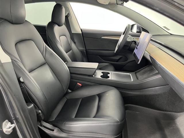 Photo of 2021 Black Tesla Model 3