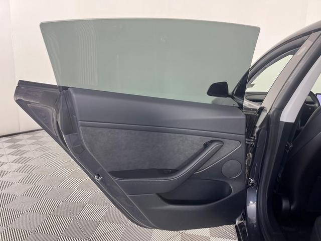 Photo of 2021 Black Tesla Model 3