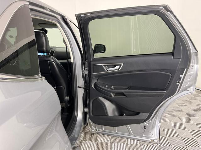 Photo of 2022 Silver Metallic Ford Edge