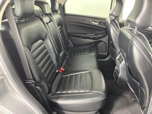 Photo of 2022 Silver Metallic Ford Edge