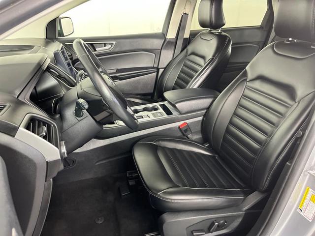 Photo of 2022 Silver Metallic Ford Edge