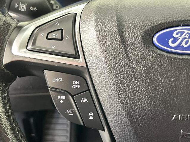 Photo of 2022 Silver Metallic Ford Edge