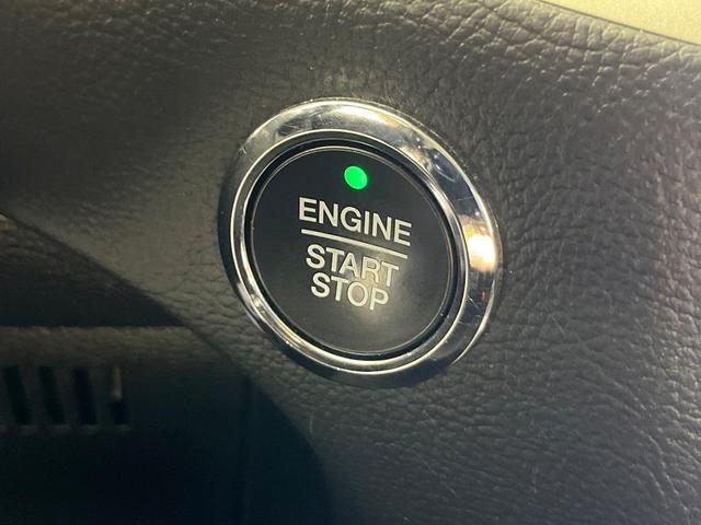 Photo of 2022 Silver Metallic Ford Edge