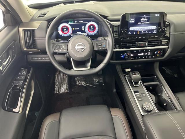 Photo of 2025 Boulder Gray Metallic Nissan Pathfinder