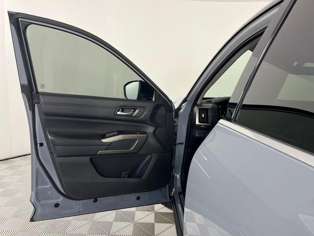 Photo of 2025 Boulder Gray Metallic Nissan Pathfinder
