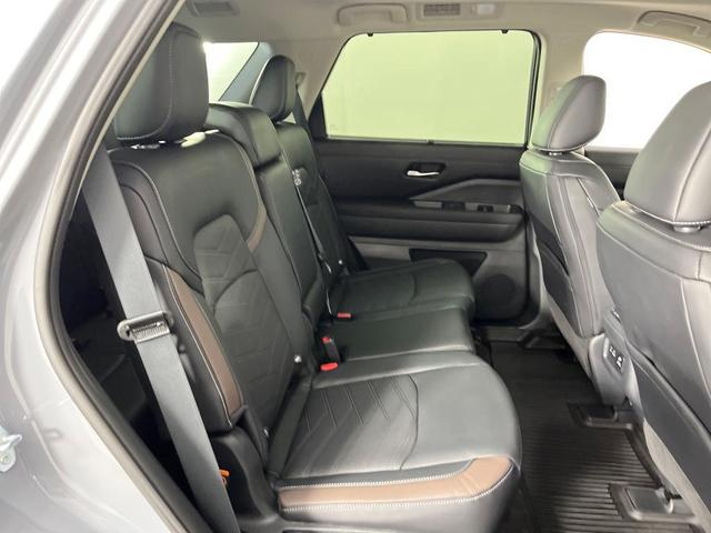 Photo of 2025 Boulder Gray Metallic Nissan Pathfinder