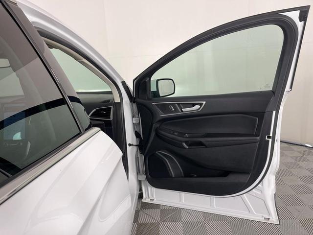 Photo of 2023 Oxford White Ford Edge