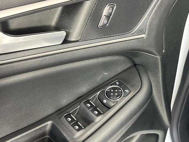 Photo of 2023 Oxford White Ford Edge