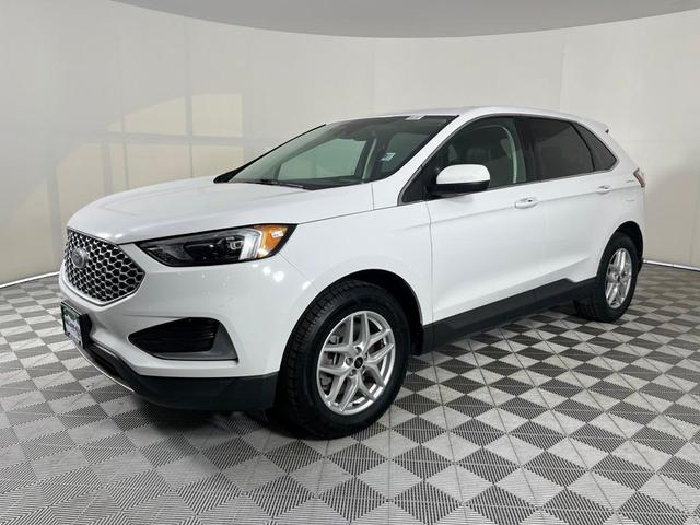 Photo of 2023 Oxford White Ford Edge