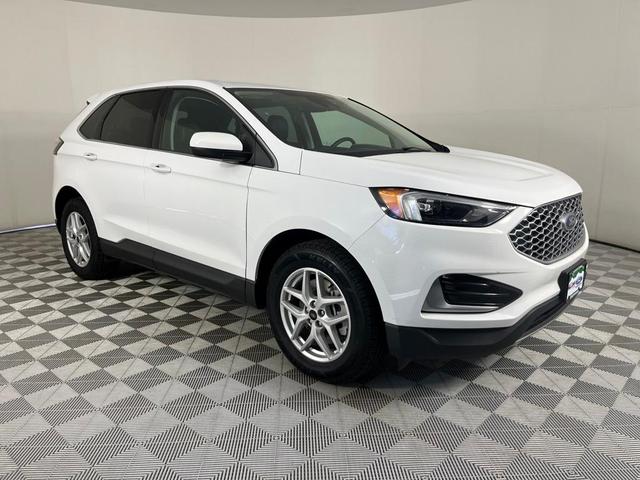 Photo of 2023 Oxford White Ford Edge