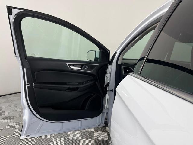 Photo of 2023 Oxford White Ford Edge
