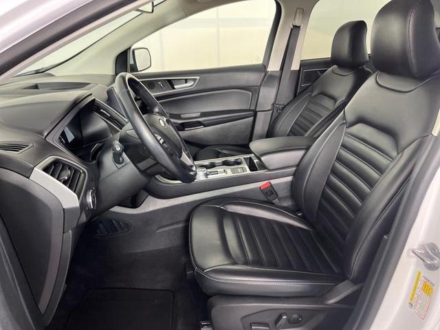 Photo of 2023 Oxford White Ford Edge